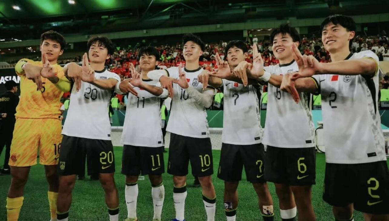 开云科技-梦幻联动，U23球员赛后比出说唱组合C-BLOCK的以下范上手势