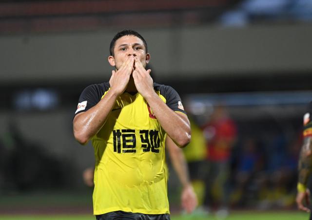 kaiyun-艾克森帽子戏法继续刷新纪录 13战11球国足靠他了